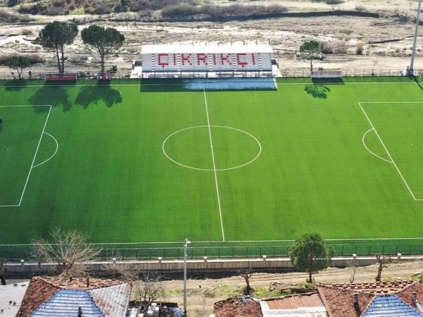 alaşehi̇r i̇lçe stadi senteti̇k çi̇m futbol sahasi ve  480 ki̇şi̇li̇k portati̇f tri̇bün yapim i̇şi̇